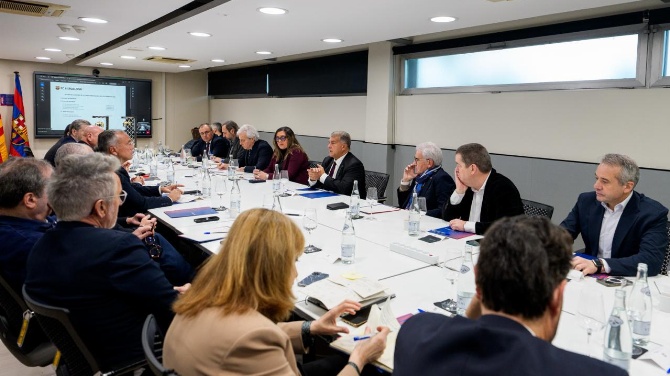 Laporta y parte de la Junta dimite para presentar su candidatura a las elecciones del Barça