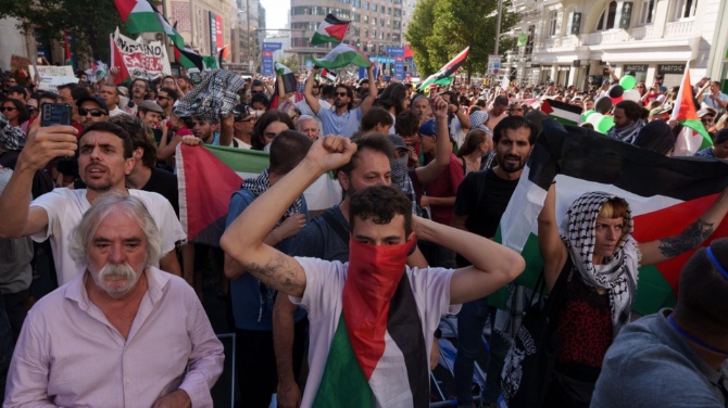 Organizaciones cántabras protestan por las sanciones a dos activistas contra La Vuelta