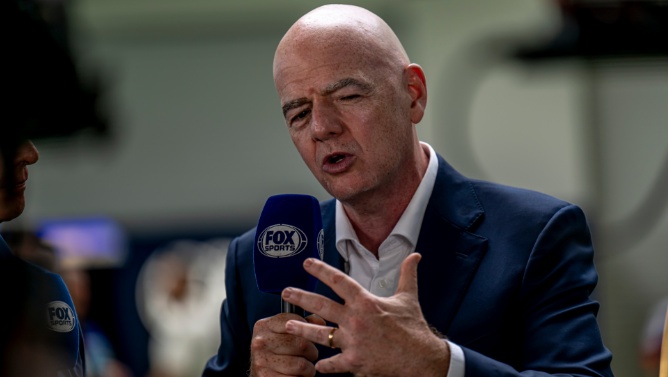 Infantino propone readmitir a Rusia en las competiciones internacionales