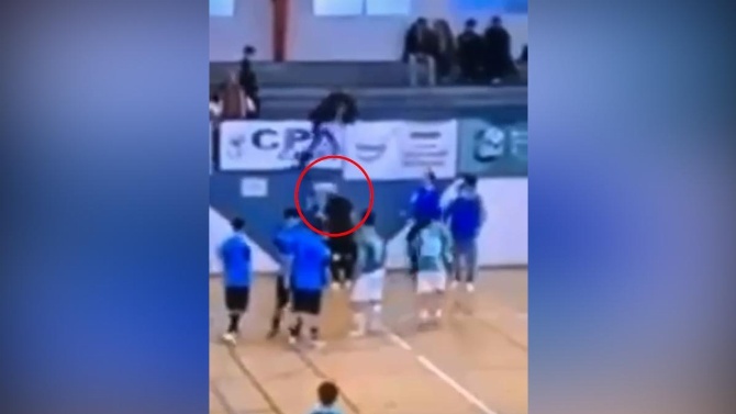 Los árbitros de fútbol sala de Cataluña, a la huelga tras una agresión en un partido juvenil