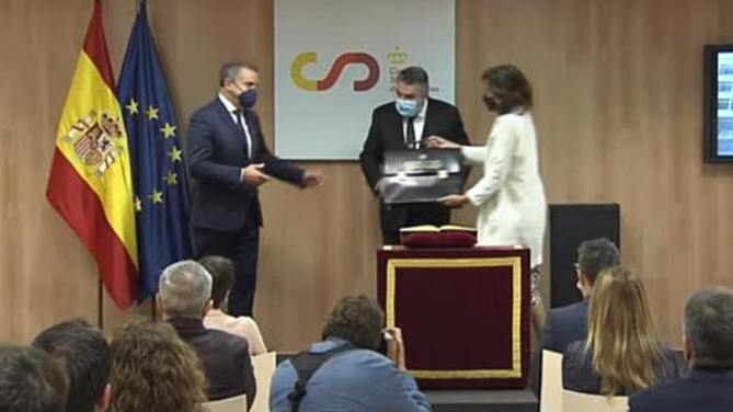 Momento en el que Irene Lozano hace el traspaso de poderes // IUSPORT Momento en el que Irene Lozano hace el traspaso de poderes // IUSPORT