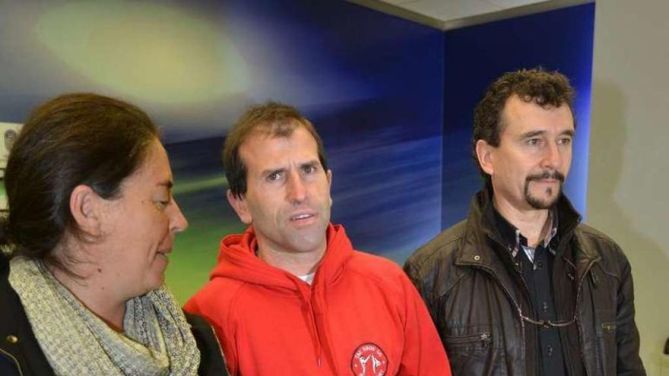 Juan Carlos Eiriz, precandidato de la Plataforma por el cambio, a la derecha / Faro de Vigo