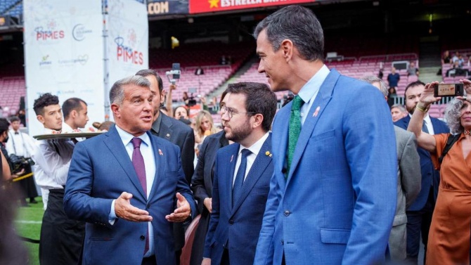 Joan Laporta, Pere Aragon&eacute;s y Pedro S&aacute;nchez durante un acto celebrado en el Camp Nou / FCB