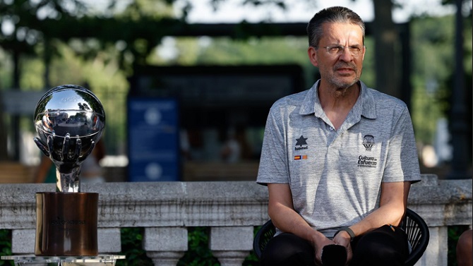 El Valencia Basket y el entrenador Pedro Martínez amplían su contrato hasta 2028
