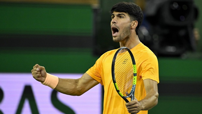 Carlos Alcaraz sufre y remonta a Rinderknech para avanzar a octavos en Indian Wells