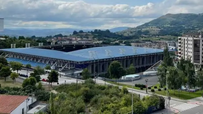 Piden 15 meses de cárcel para un aficionado que insultó a Marcus Rahsford en el Carlos Tartiere de Oviedo