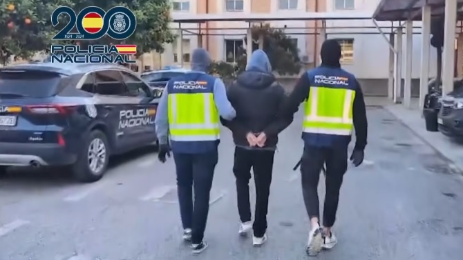 Un detenido por usar un arma 'táser' en una pelea entre aficionados del Betis y el Sevilla