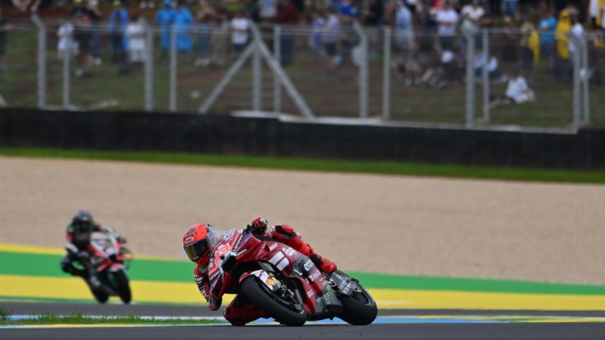 Marc Márquez bate a Di Giannatonio en un apretado Sprint en Brasil