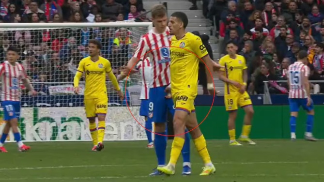 El acta refleja que la expulsión de Abqar fue “por pellizcar la zona genital” a un rival