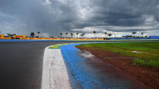 El Gran Premio de Brasil de MotoGP, detenido por un socavón en la recta principal