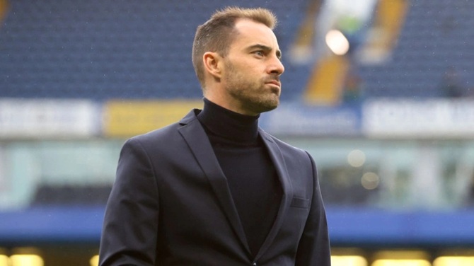 El Real Zaragoza cesa a su director deportivo, Txema Indias, y al técnico Rubén Sellés.