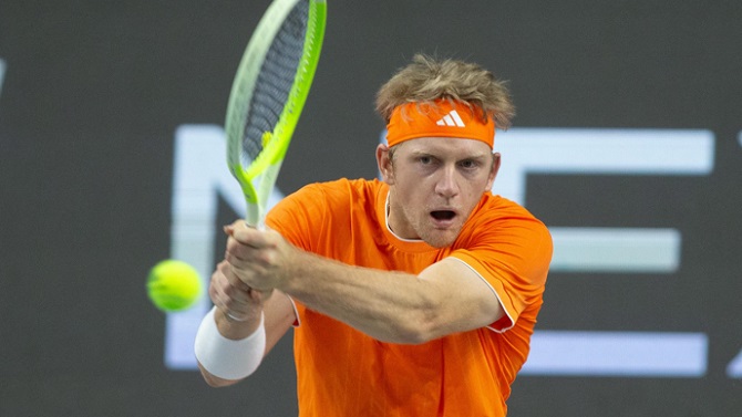 Davidovich se repone a un mal comienzo y alcanza la tercera ronda en Indian Wells