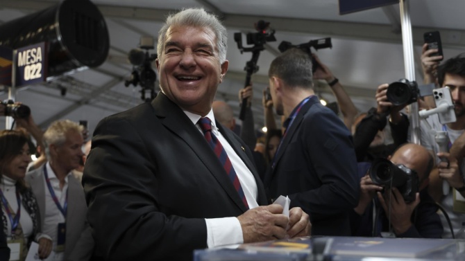 Una encuesta a pie de urna da como ganador a Joan Laporta con el 66,6% de los votos