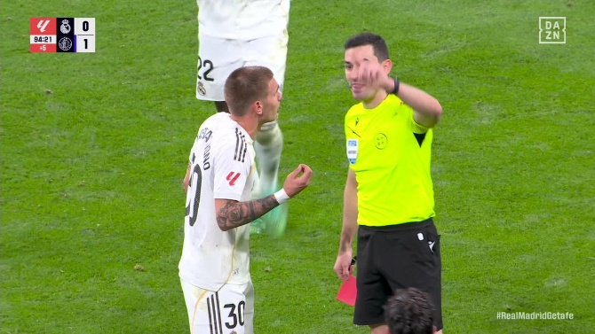 Dos partidos de suspensión a Mastantuono por actitudes de menosprecio al árbitro