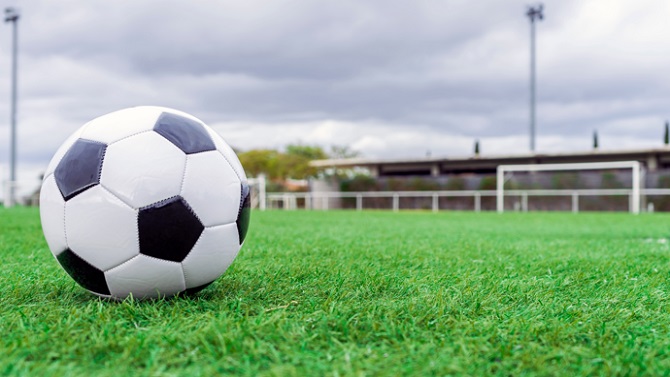 Multa de 3.000 euros y medio año sin ir a un campo por increpar a un árbitro menor de edad