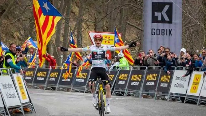 Vingegaard da otro recital en la Volta con el doblete en Queralt