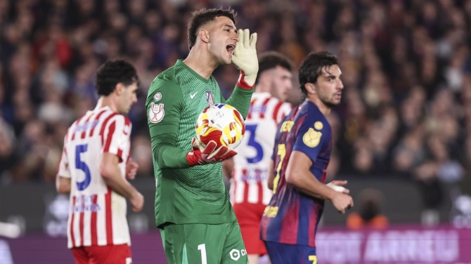El Atlético frena con sufrimiento al Barça y jugará su 20ª final de Copa del Rey