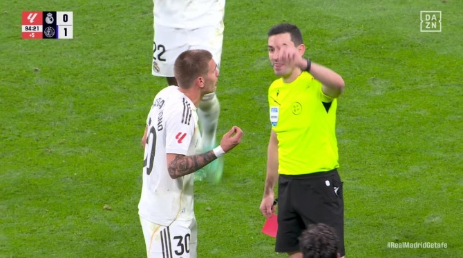 Mastantuono fue expulsado por decirle al árbitro en dos ocasiones 