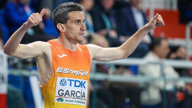 El español Mariano García se proclama campeón del mundo de 1.500 en pista cubierta