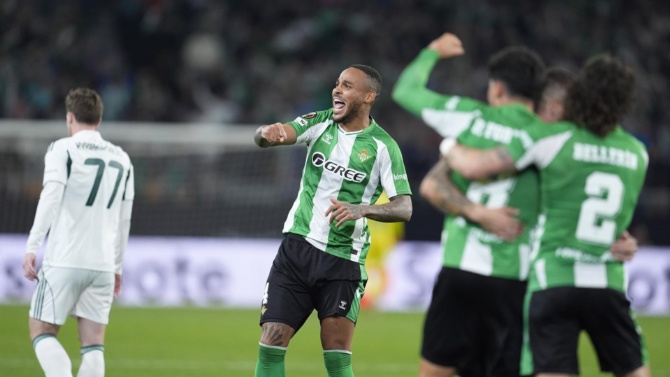 El Betis remonta con goleada al Panathinaikos y pasa a cuartos de la Europa League