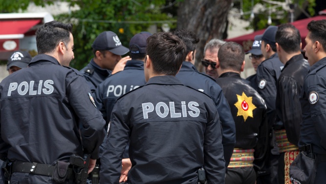 Detienen a los expresidentes del Galatasaray y Besiktas por presunta posesión de drogas