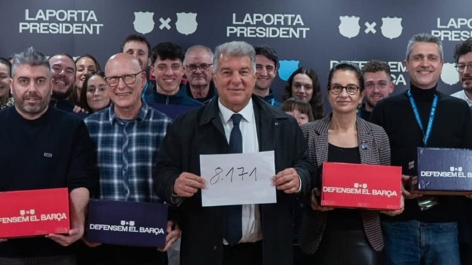Joan Laporta presenta 8.171 firmas, 2.000 menos que en 2021