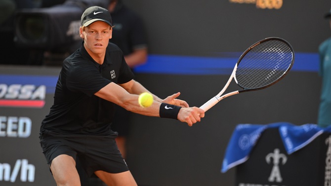 Jannik Sinner le da un mordisco de 1.000 puntos a Carlos Alcaraz, quien le aventaja en 2.150