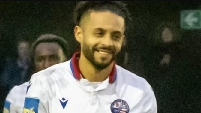 Dos jugadores del mismo equipo se pelean en el campo en Inglaterra y acaban expulsados