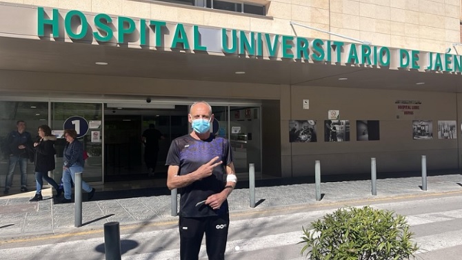 Fermín Cacho de vuelca en agradecimientos al personal sanitario tras estar 17 días ingresado