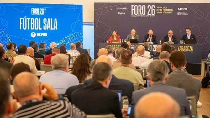 Louzán defiende en las ponencias del Foro 26 el 