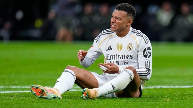 Se desvela que los médicos del Real Madrid se equivocaron de rodilla con Kylian Mbappé