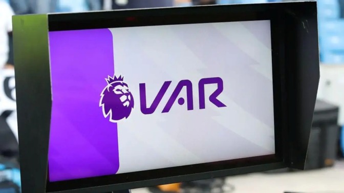 El 75 por ciento de los aficionados de la Premier League se opone al VAR, según una encuesta