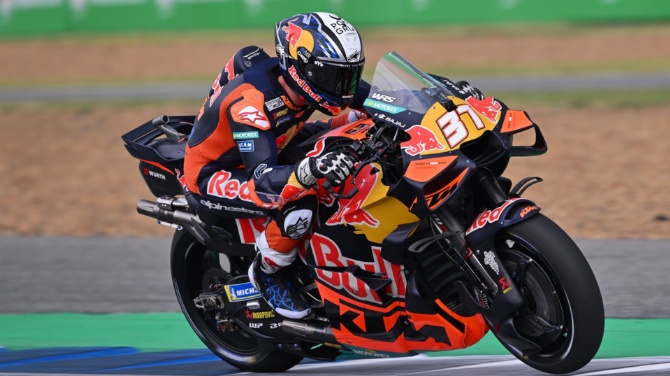 Pedro Acosta se pone líder, caída de Álex Márquez y Marc Márquez pincha en Tailandia