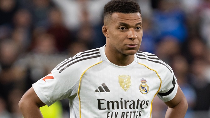 El Real Madrid confirma el esguince de rodilla de Mbappé tras consultar médicos externos