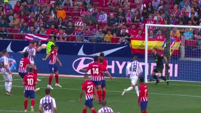 El balón da en el brazo de Arias (Movistar TV) El balón da en el brazo de Arias (Movistar TV)