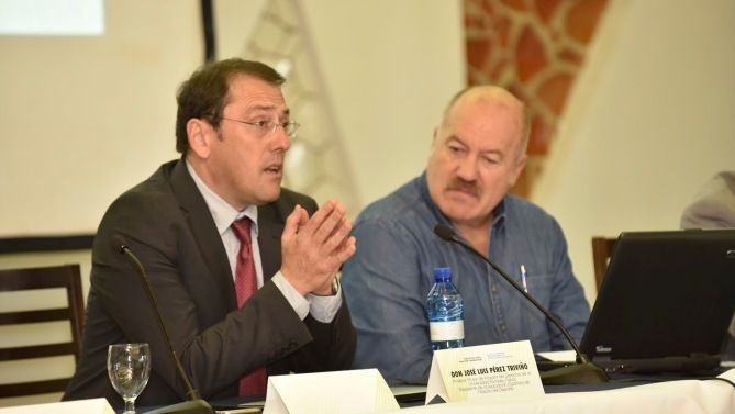 A la izquierda, José Luis Triviño, exmiembro del Comité de Ética, con el exdirector del CSD Eduardo Blanco A la izquierda, José Luis Triviño, exmiembro del Comité de Ética, con el exdirector del CSD Eduardo Blanco