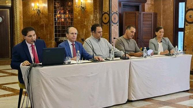 Rivero, segundo por la izquierda