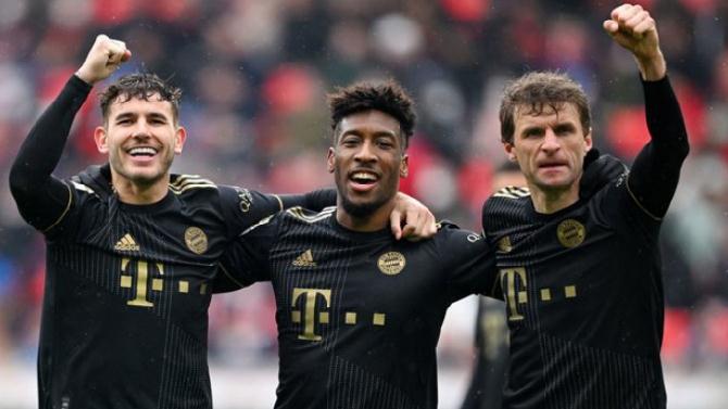 F: @FCBayernES F: @FCBayernES