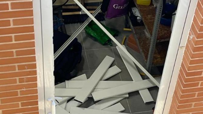 Estado en el que qued&oacute; la puerta / Redes sociales