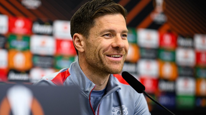 F: @bayer04fussball F: @bayer04fussball