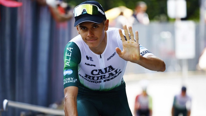 Guardeño, promesa del ciclismo español, hospitalizado tras colisionar con un coche