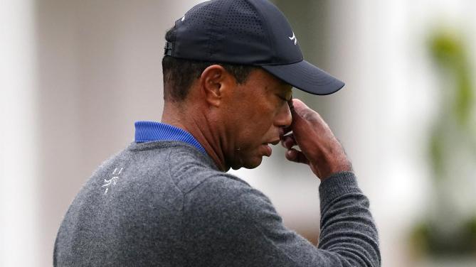 Un vídeo muestra a Tiger Woods confesando que miraba su móvil durante el accidente