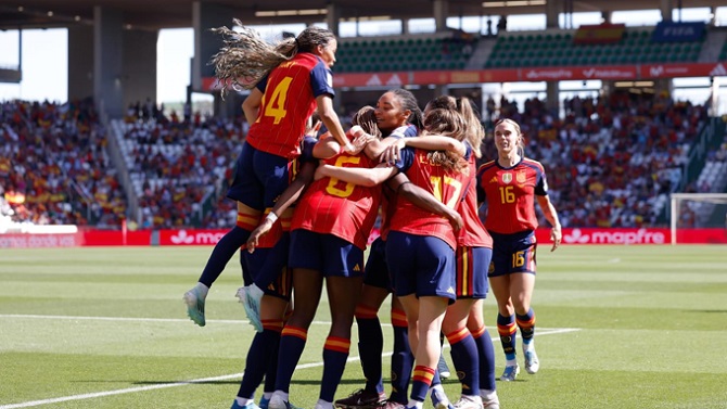 La selección española femenina de fútbol continúa al frente del ranking FIFA
