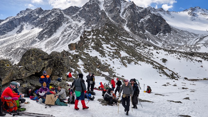 Tres alpinistas rusos mueren de hipotermia en la montaña más alta de Buriatia