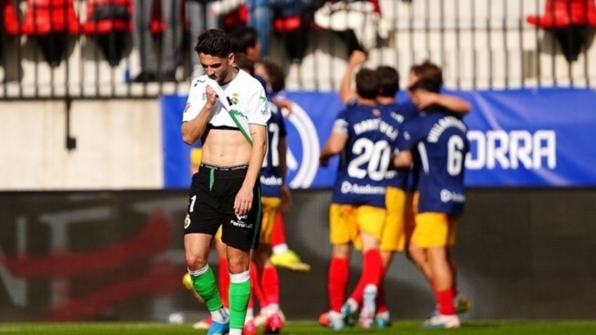 Batacazo del Racing en Andorra, que le endosó 6, y remontada del Almería, que se pone a un punto