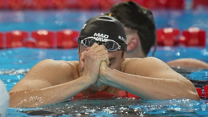 World Aquatics permite a deportistas rusos y bielorrusos competir bajo su bandera e himno