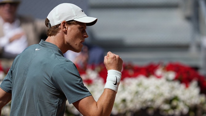 Sinner suma su vigésima victoria seguida, iguala su techo en Madrid y espera a Rafa Jódar