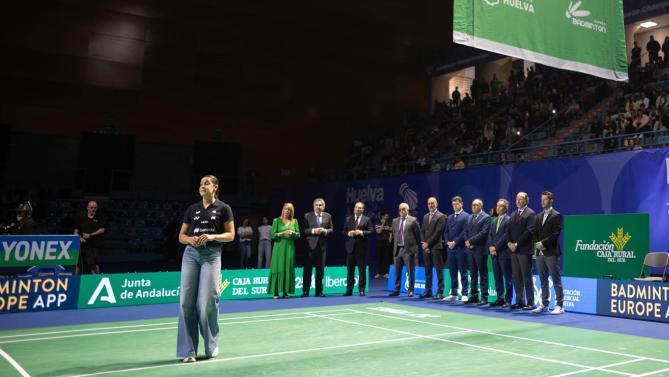 Carolina Marín se despide del bádminton con un emocionante homenaje en Huelva