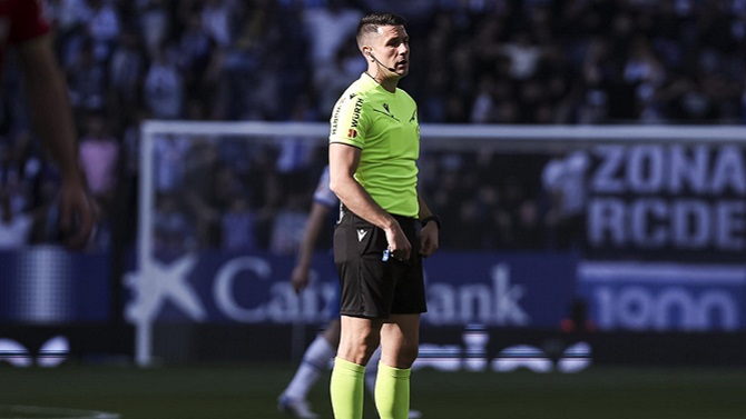 El RCD Espanyol identifica al abonado que lanzó líquido al árbitro Díaz de Mera Escuderos en el RCDE Stadium