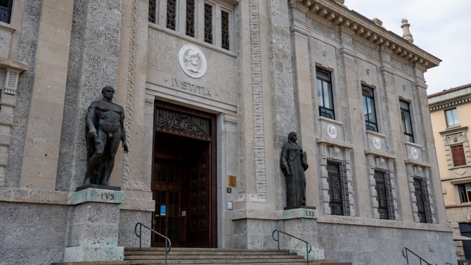 Más de 70 futbolistas aparecen en la investigación sobre una red de prostitución en Italia